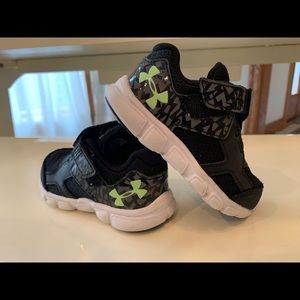 Under Armour Baby Boy Sneakers - size 5